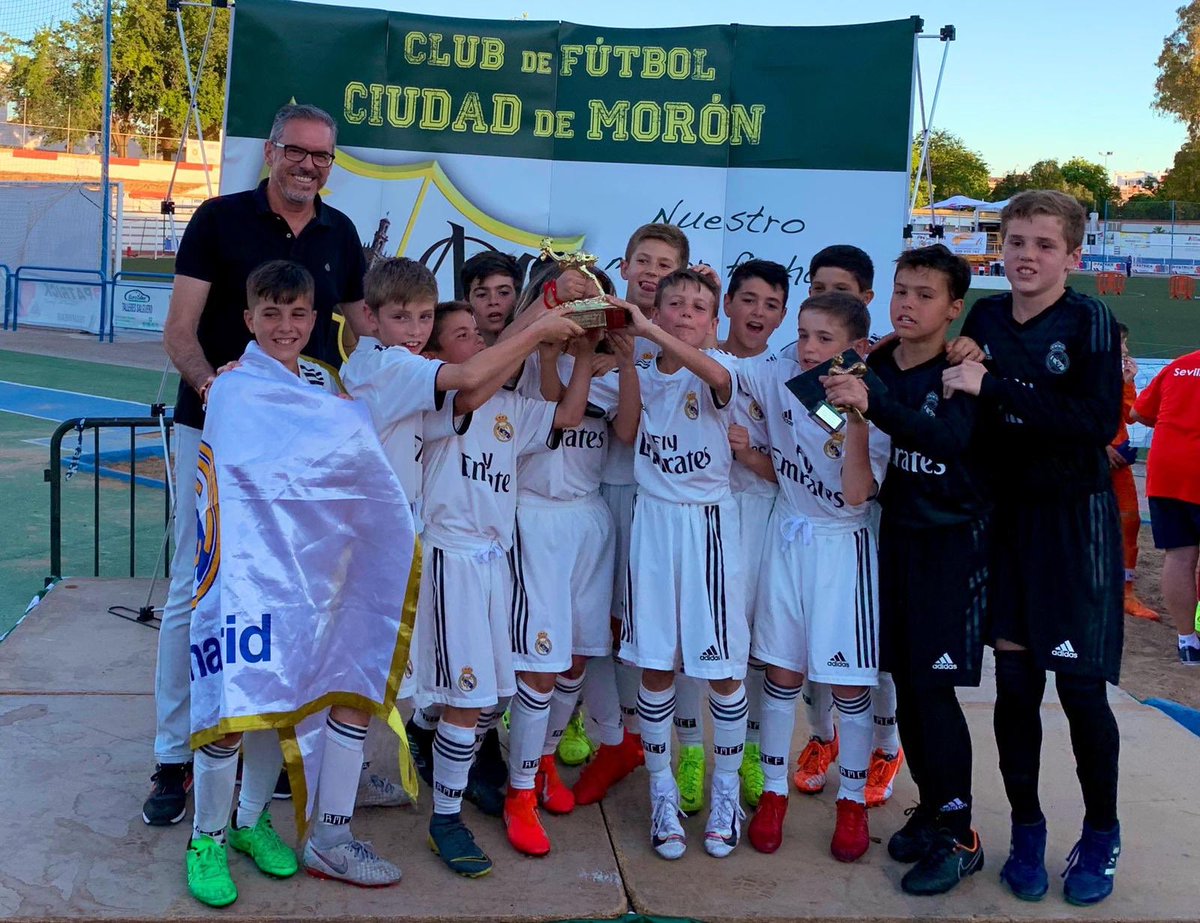Fútbol Base ⚽️ || Enhorabuena al <a href="/realmadrid/">Real Madrid C.F.</a> alevín, por su victoria en el <a href="/TorneoFBCFCM/">XITorneoFútbolBaseCiudaddeMorón</a> “Ciudad de Morón”. Enhorabuena tb al <a href="/cfciudaddemoron/">Club de Fútbol Ciudad de Morón</a> por su excelente organización 👏🏽👏🏽👏🏽👏🏽#ImpulsaMorón