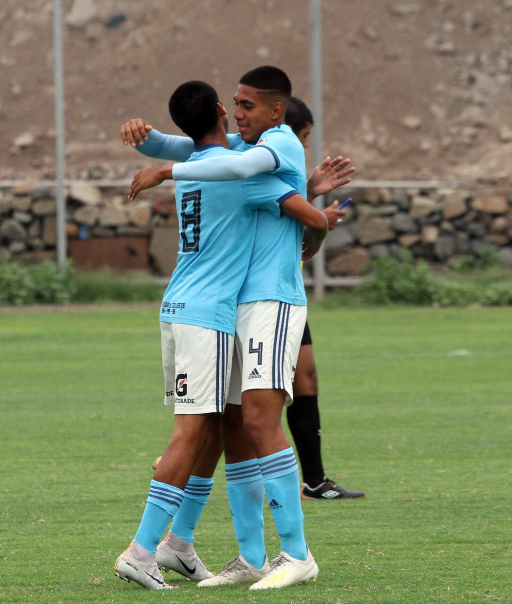 ClubSCristal's tweet photo. #CopaFederaciónOro
#Cat2002
⚽️ @ClubSCristal 4-2 @clubucv
📍La Florida
#FuerzaCristal
#LaRazaCeleste
#FormandoPersonas https://t.co/u9K6m5UGNb