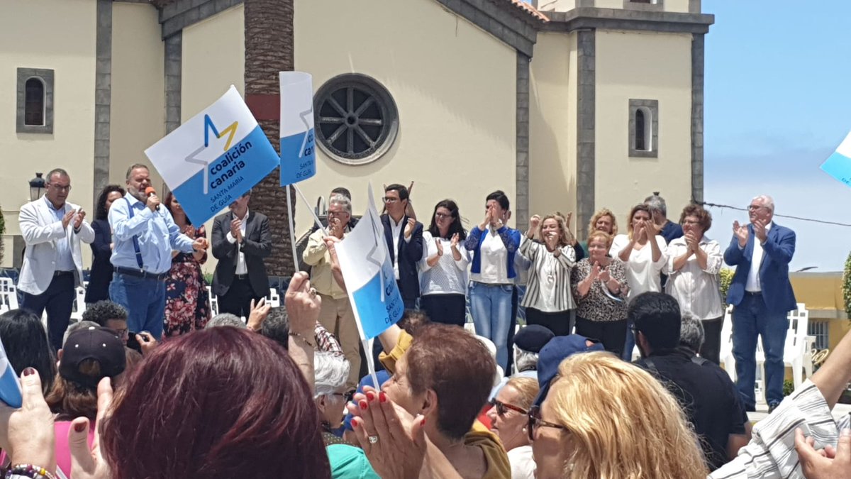 PabloRodriguezV's tweet photo. 📣 @fernandobagc, para Santa María de Guía, personifica la recuperación de la actividad socioeconómica del municipio, la transparencia en la gestión y la devolución al ciudadano del protagonismo en la toma de decisiones. 👏🏼
💛💙#LuchamosPorGranCanaria #LaIslaDelSí #LaOlaCanaria https://t.co/zvzf8bgI16