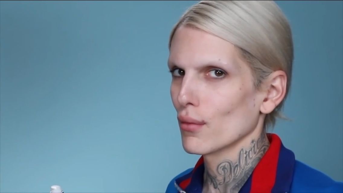ThatBitchRikki's tweet photo. J: what’s that I hear
J: oh shiiit I seee...
J: can’t relate

@JeffreeStar @tatiwestbrook @jamescharles #ByeSister https://t.co/TWPoLoFJ2T