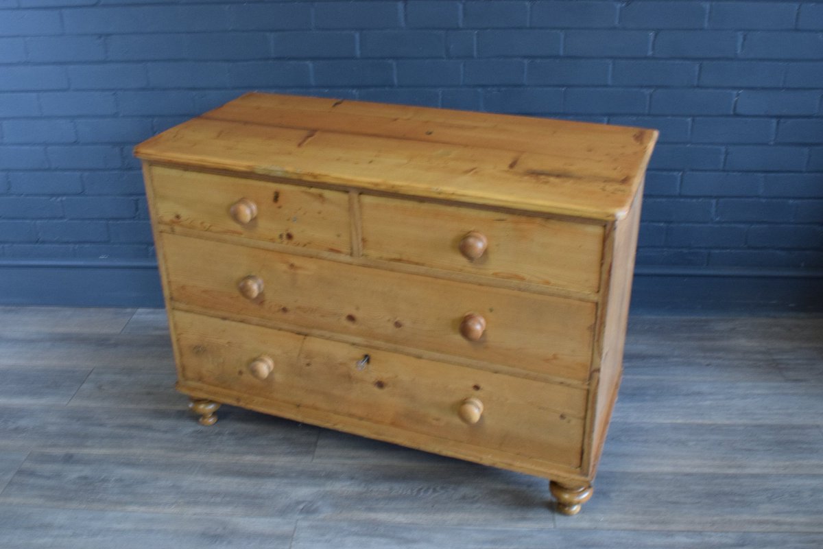 FurniturChapter's tweet photo. Sometimes the basic look in furniture.. needs no introduction.......new stock 
*
*
*
#countrypine #rustic #patina #furniturechapter #pineinterior https://t.co/RO5lztBTgA