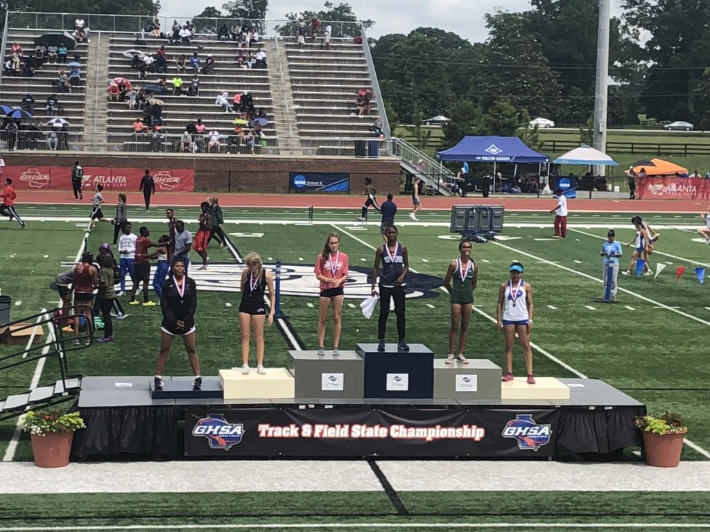 WolverineTrack's tweet photo. Jasmine finished 6th in the 300 Hurdles!! https://t.co/E6XvzRsBNK