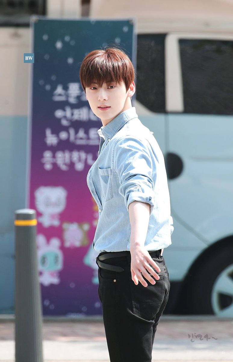 btfway_mh's tweet photo. Let me hold your hand💙

#황민현 #민현 #뉴이스트 #minhyun https://t.co/ToHhK8IULw
