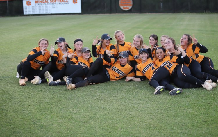 chloe_baker2's tweet photo. Once a bengal always a bengal! #bengalball https://t.co/2KudvmDL3o