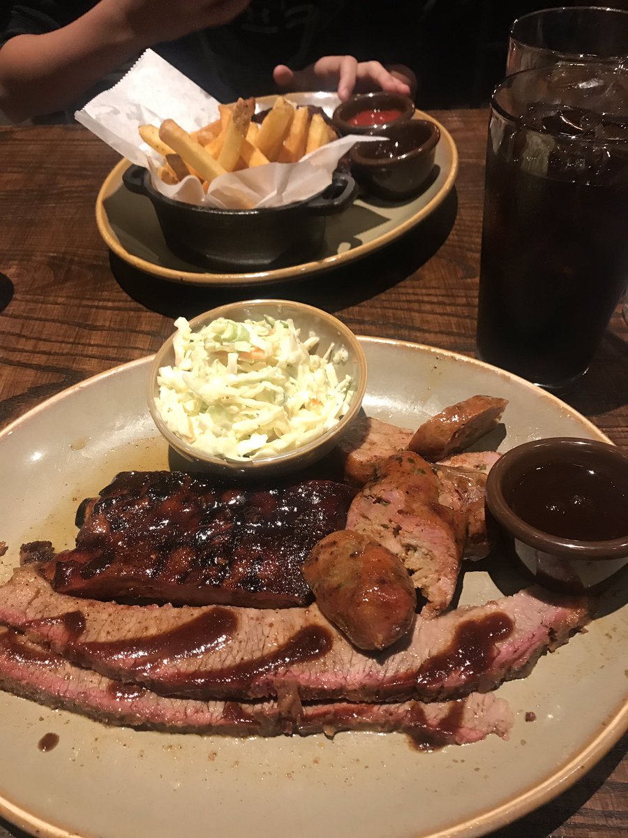 wolfiedwolf's tweet photo. Q39 with Aiden before the game tonight!! @Q39KC @BrianMoler @hicknews #listworthy https://t.co/jm22jbID2h