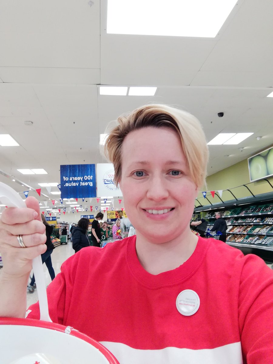 en3her1's tweet image. Lots of lovely people supporting #RedCrossWeek in Sidcup tescos today.
