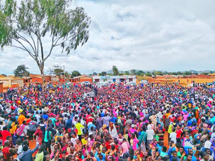 LAZARUSCHAKWERA's tweet photo. This afternoon I took my agenda for building a new #Malawi to #Jenda. #ChakweraSuperHi5 ✋
#Servantleadership
#UnitingMalawi #ProsperingTogether
#EndingCorruption
#RuleOfLaw
#VoteLazarusChakwera4change https://t.co/oNIOaSvbPw