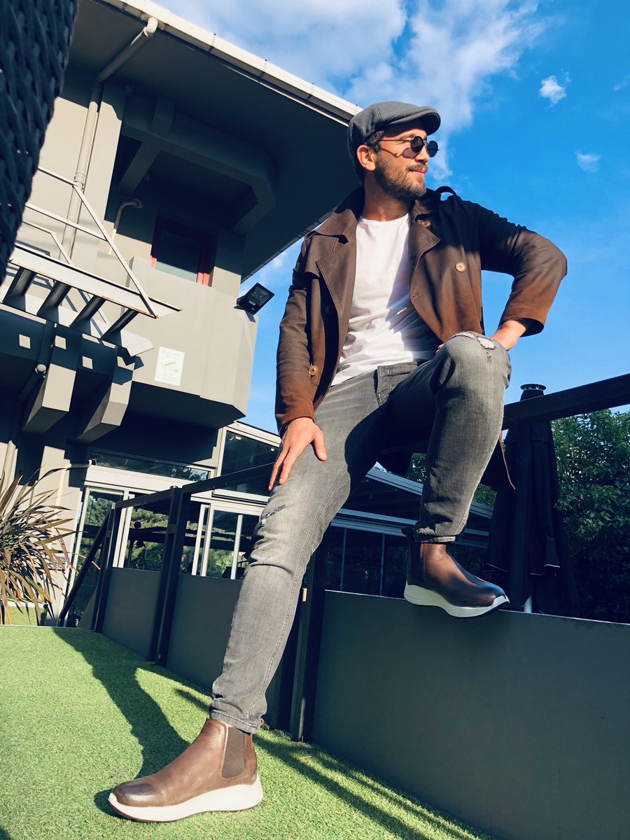 twitter daki yazı dilinde kusur arayanlar olabilir. Yazım dilinde veya konuşmada bozukluk da olabilir.Kimse TDK değil... Onlar belki düzelir.Fakat bir insanın karakteri bozuksa asla düzelmez.