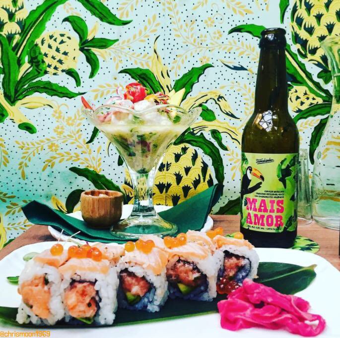 The best friend of every #Temakinho dish is called #MaisAmorCerveja 🍺 Inspired to the typical Brazilan lagers, crafted locally... not sure yet? Then consider it is #environmentallyfriendly and created using only organic ingredients ✅