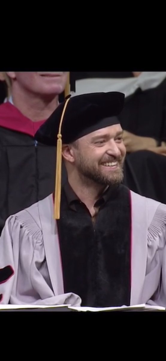 Saz0270's tweet photo. Congratulations @jtimberlake you truly are an inspiration to us all #berkleegrad2019 you are now a dr you can prescribe your music to us all it is the medicine we need 😂 that cheers us up no end #JustinTimberlake @TeamTayeTaye @Swanprincess79 @clvanilla #jtfans https://t.co/50YKSTVUeF