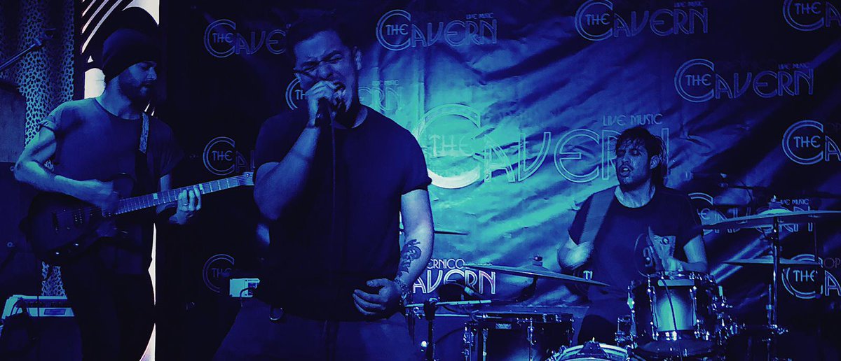 The_newproject's tweet photo. Mil gracias a todos los que ayer vinieron a vernos con @brainwall__ 🖤

Los que no vinisteis porque "_____" , os perdisteis a Jair de fucking #NitroPollo y @WrongWayBar darlo TODO cantando nuestro #WRONGWAY. Te queremos mogollón 😍

Pronto más noticias!

📷: Carlotta Laukamp https://t.co/9pgD8OxHb8