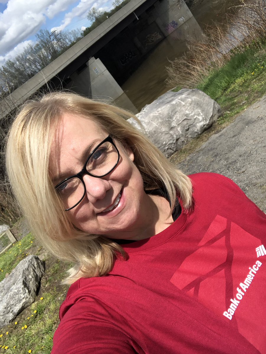 LauraDolanBFLO's tweet photo. We all need to be engaged in taking care of our #environment so that we have livable, drinkable water. I played a small part w/my #Buffalo @BankofAmerica teammates at @BNWaterkeeper #ShorelineSweep, the largest single day clean-up in #WNY. #BofAVolunteers https://t.co/dGCjoicSx9