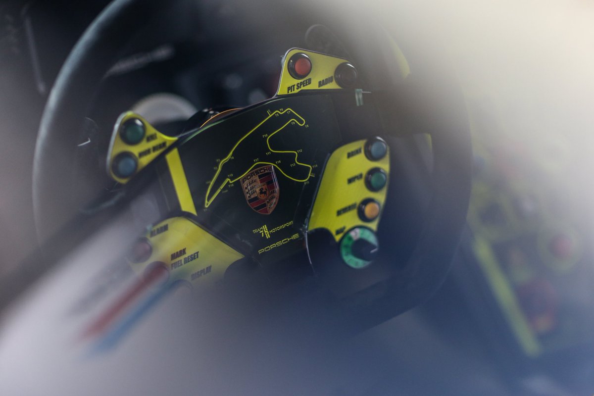 team75bernhard's tweet photo. #porsche #steeringwheel #model2018 #team75 #team75bernhard #team75motorsport #teambernharddesign #porsche #911gt3r @24HoursofSpa #spa2018 @Timo_Bernhard @earlbamber @VanthoorLaurens @PorscheRaces @kuesofficial @Chopard @CkModelcars @PorscheNewsroom @PAGIDRacing @BlancpainGT https://t.co/6bPgjY3ZG1