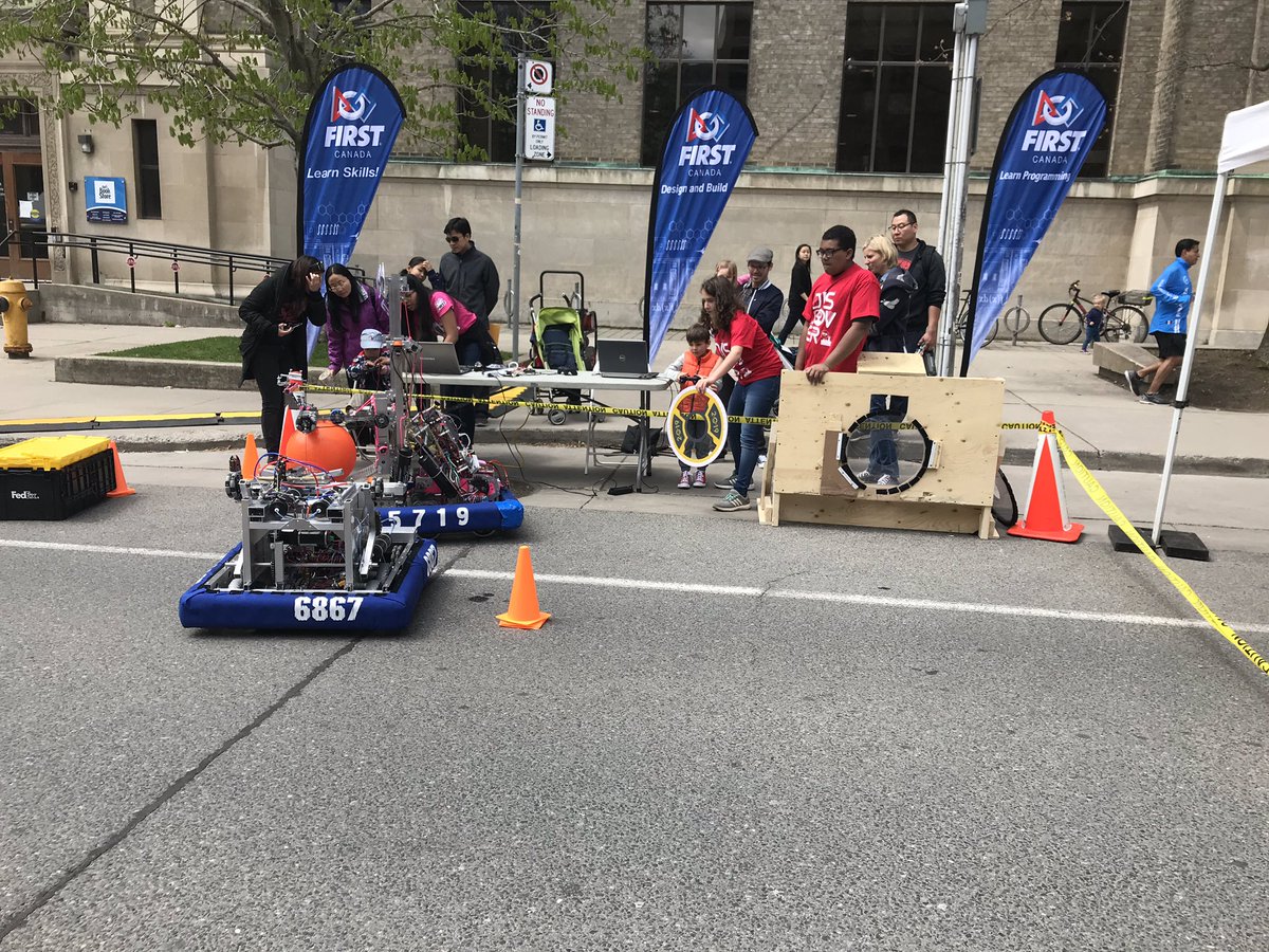 STEMified's tweet photo. Robotics is engaging, and none better than @frc6867 from @JohnPolanyiCI and friends from 5719 and 865
Fun all around at UofT 
@A_A_TIF @johntoffoli @Mister_E_Lee @TDSB_Robotics https://t.co/PbZx0X0k0l