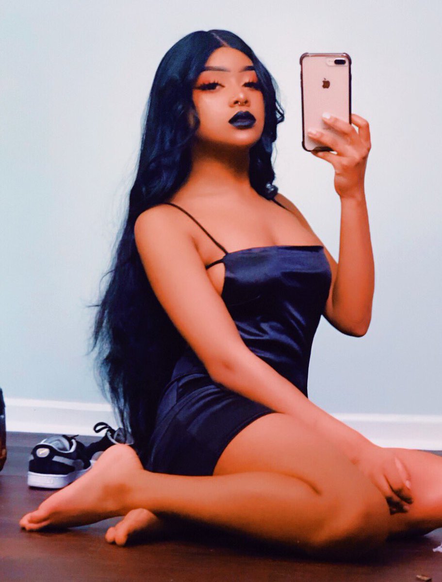KillKobra's tweet photo. If I get a little prettier can I be your baby? 🥰 https://t.co/I64SNv87KI