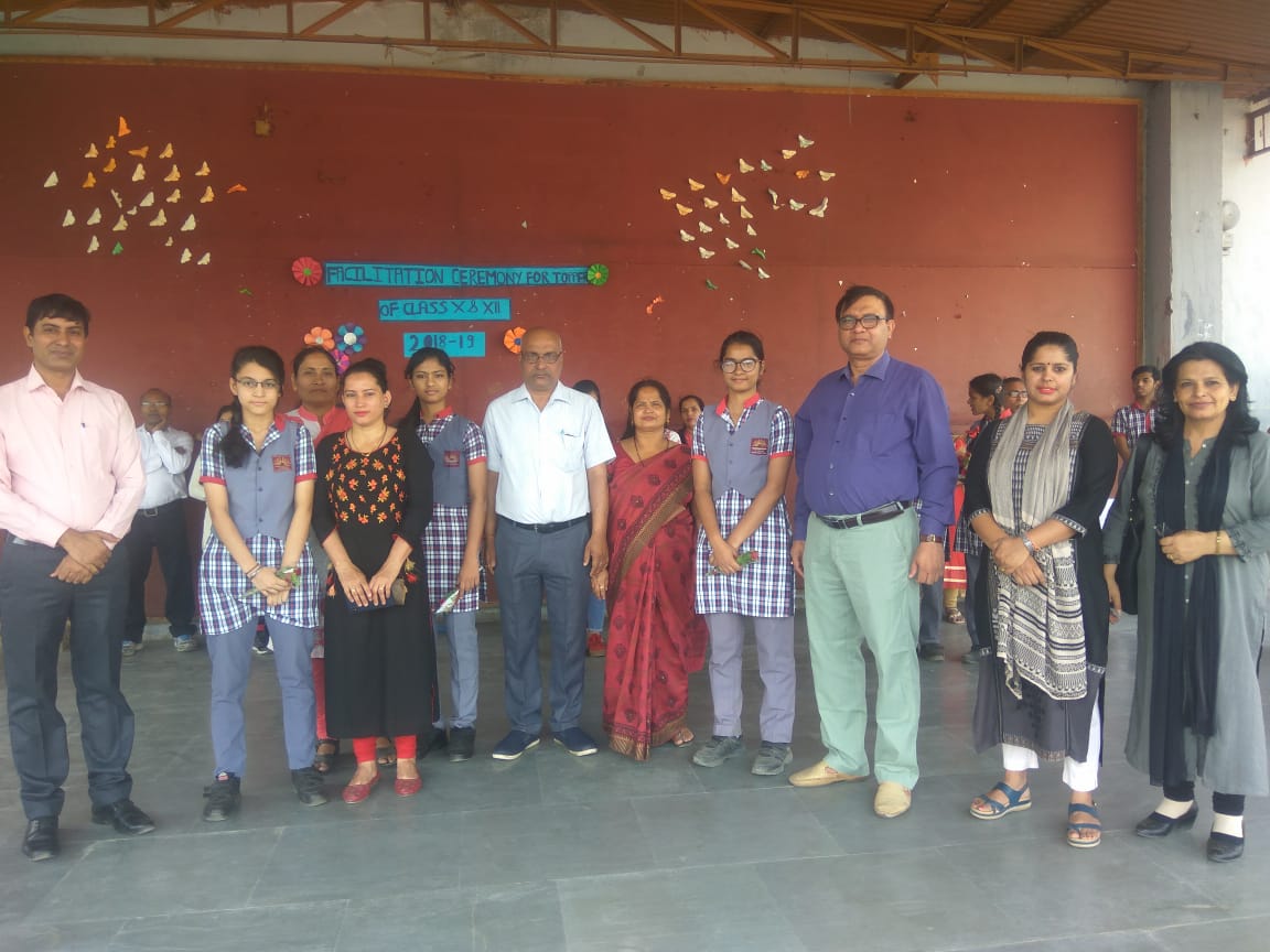 kv1fbd's tweet photo. Pleased to share that K.V No 1, FBD has excelled in C.B.S.E Result class10 &amp; 12 with100% result and very high PI.
Class 12 School Topper ...Garvit Mukhija scored 97.6%
Class 10
Topper- 97.6%
Garvit Mukhija https://t.co/WG1kzdjtGb