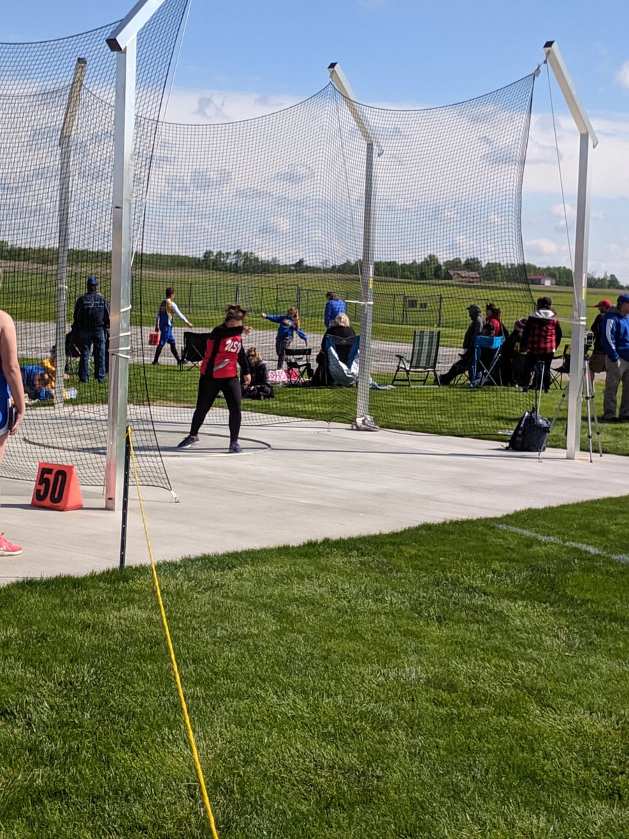 Brenna Dyer throws the discuss at the NWCC meet.