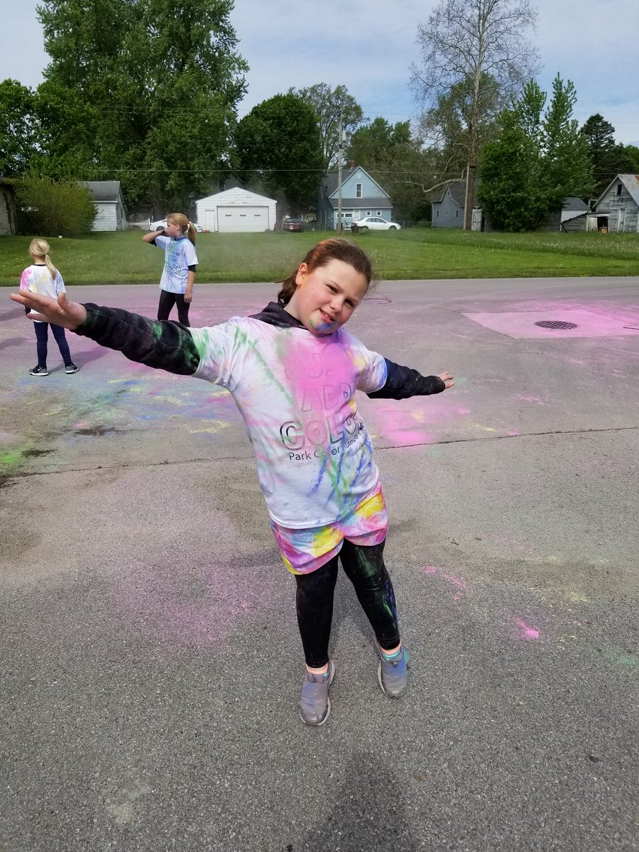 saistry's tweet photo. We had a blast!! #ParkColorRun #Eagles #JustAddColor https://t.co/PFJvuJQHde