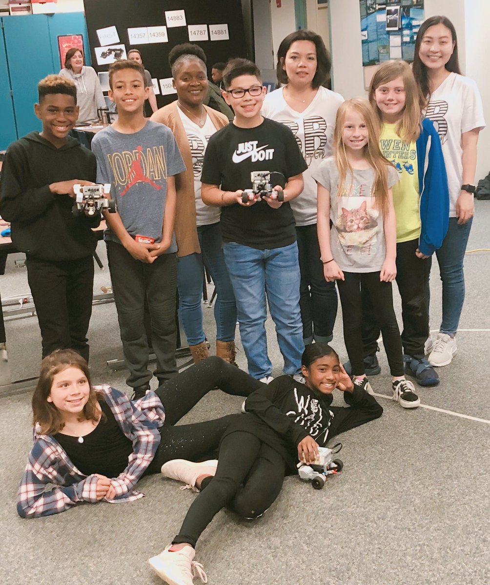 SharonLee_LEAP's tweet photo. BB Owen Robotics Team at the Robotics Competition in @FlowerMoundHS ! Thank you for having us here @fmhs_robots! #BBOPride @bbowenes https://t.co/1GDgN9AiAv
