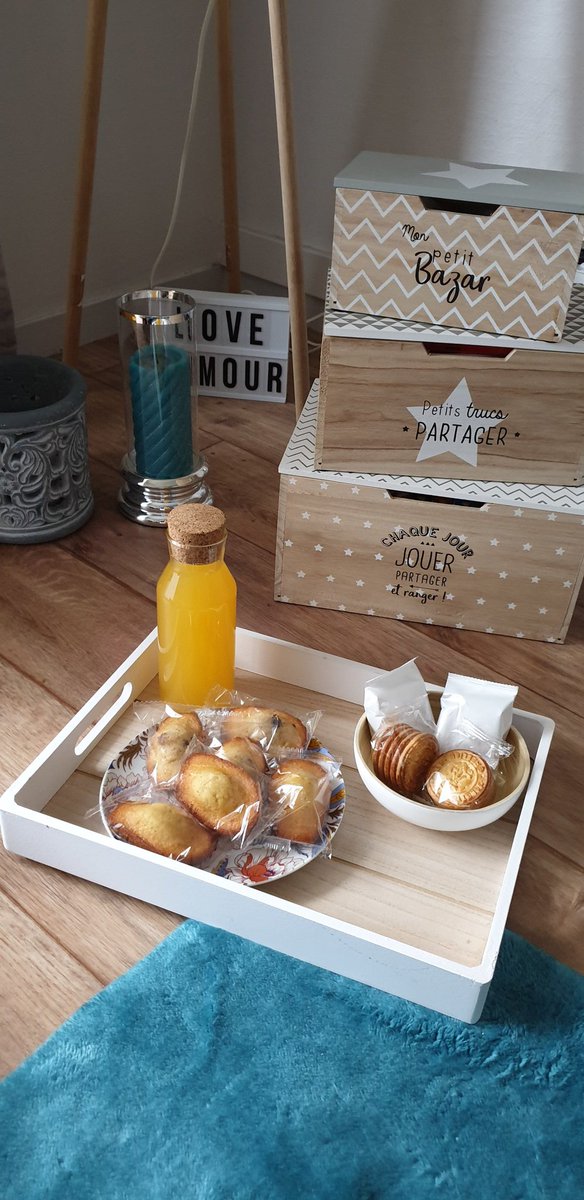 petiterosenrg's tweet photo. Goûter avec @StMichel un vrai régal pour les papilles !
#stmichel #stmichelbio #gouter #OnArrive #bio #gateaux #madeleine #biodiversite #gourmande #test #ambassadrice https://t.co/dlkpMTqDPt