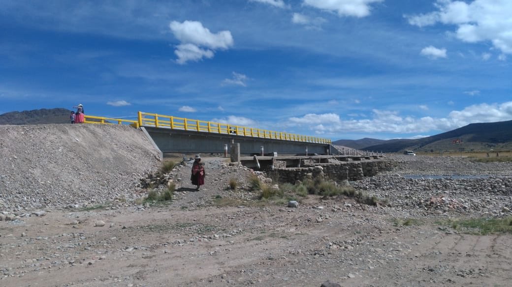 madretierrabol's tweet photo. #LaPaz | .@FDI_oficial beneficia 2.839 familias de 50 comunidades del municipio de #Humanata con la entrega dos puentes vehiculares: "Puente Vehicular Jajaya" con un financiamiento de Bs. 2.414.550 y "Puente Vehicular “Chusic Huyu Ticata" con un financiameinto de Bs. 1.649. 672. https://t.co/1GYTUGci8e