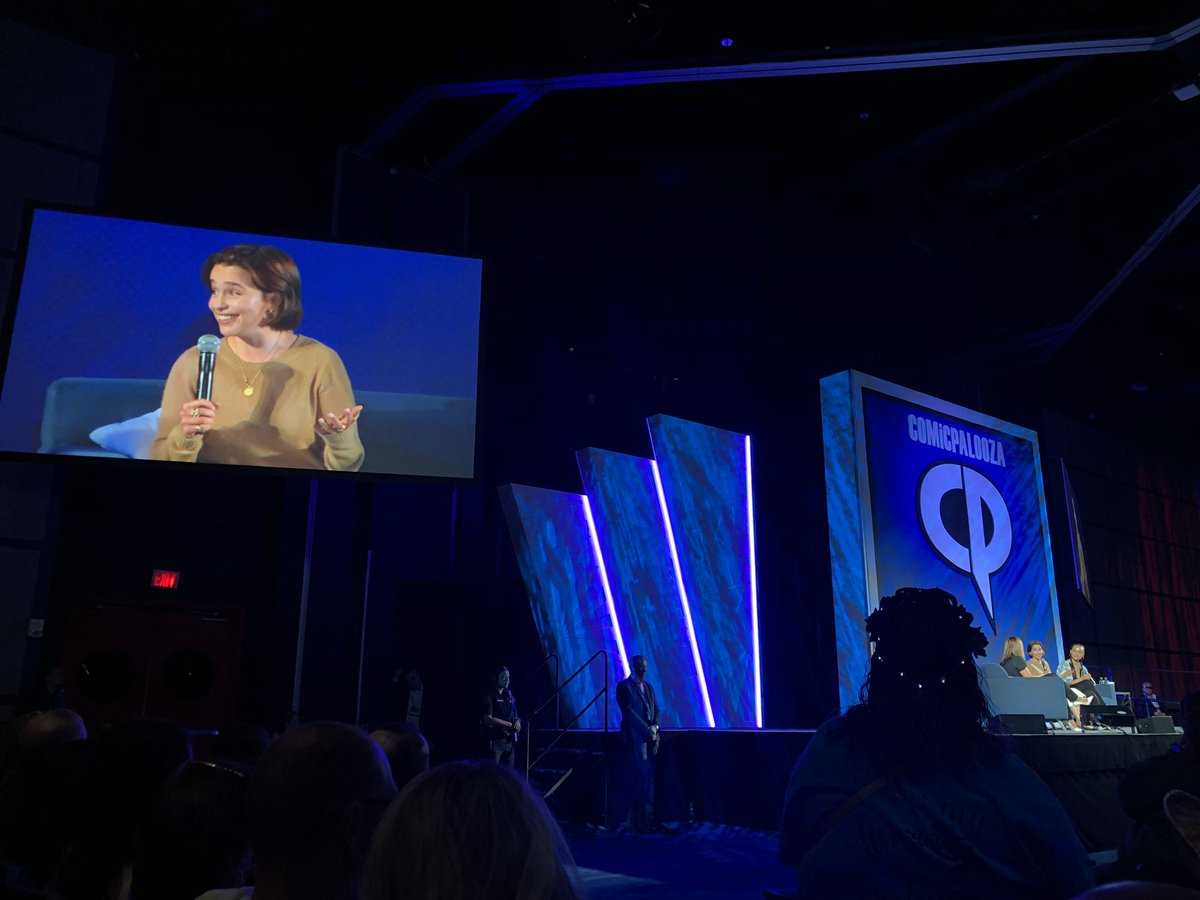 “Ten years is a significant chunk of life to live with one character” - #EmiliaClarke on why she would likely turn down the opportunity to reprise the role of #DaenerysTargaryen after #GoT ends

#Comicpalooza #QueenOfDragons #KHOU11 #HTownRush