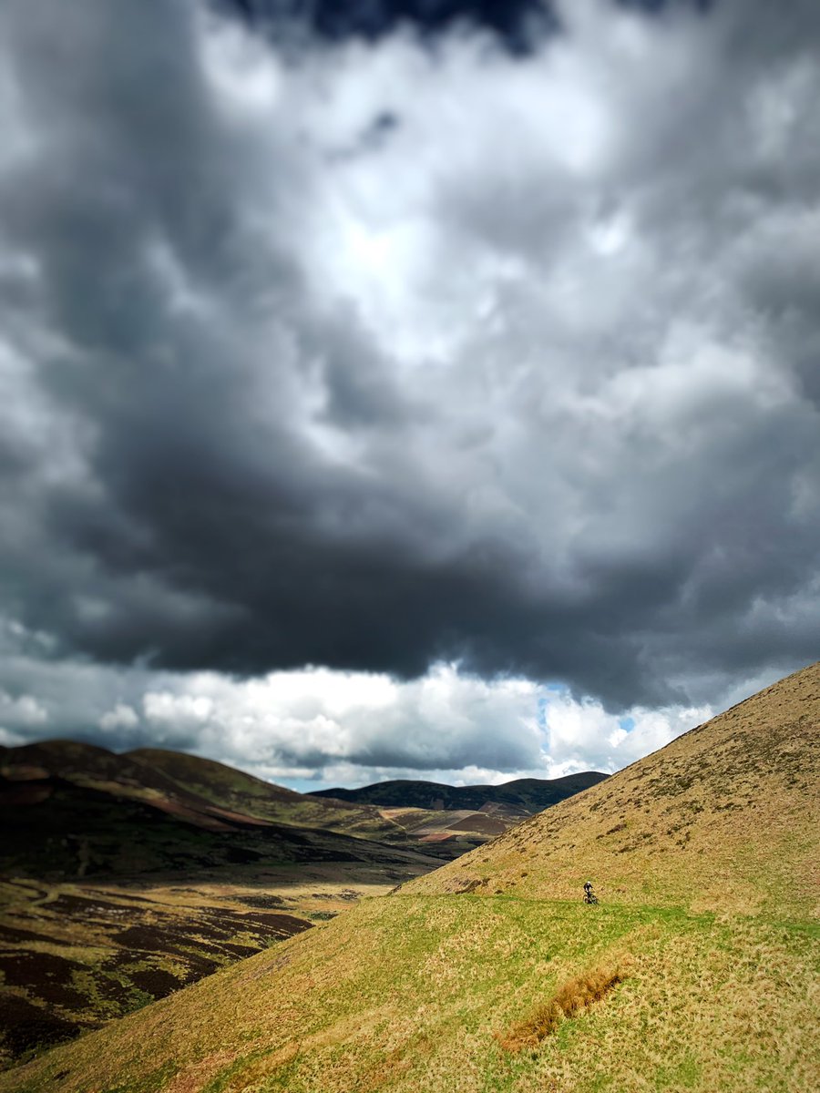 Oooft! #bigskies and #bigclimbs on a recce #Mountainbike ride around the outskirts of the #tweedvalley #ridelines are specialists in big country #MTB rides! #cubebikes #becube <a href="/cube_bikes/">Cube Bikes</a> <a href="/CUBEBikesUK/">CUBEBikesUK</a> #mtbleader #scotland #mtbscotland #mountainbikescotland #mountainbikeholidays