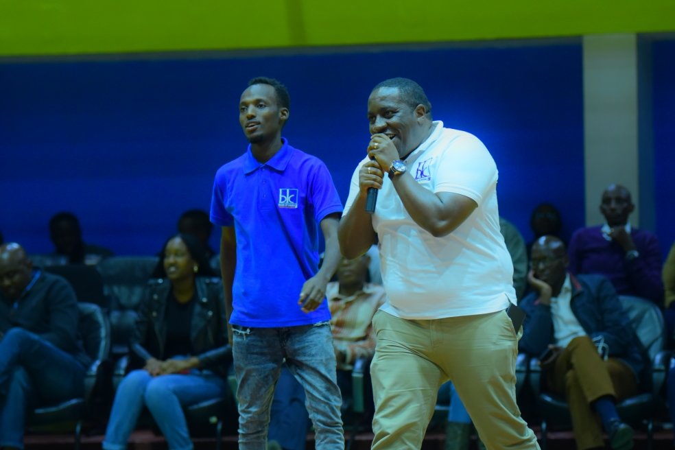 ShemNateteBrian's tweet photo. #MCBrian Explaining all about @BankofKigali during #BKBasketball National League
@dkarusisi @ferwabaRW @RwandaOlympic @muvalens @MINISPOC #RWoT #Rwanda https://t.co/rEydGgsC61