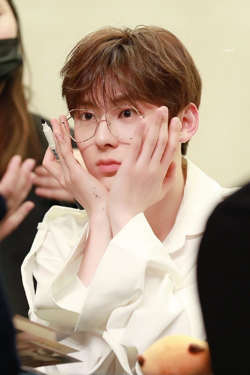 AdoreMinHyunbin's tweet photo. น่ารักกว่ามินฮยอนก็คือมินฮยอนใส่แว่น แพ้มากกกกกก💕💕💕 https://t.co/sv4FFLDCKw