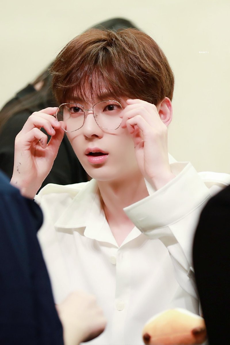 AdoreMinHyunbin's tweet photo. น่ารักกว่ามินฮยอนก็คือมินฮยอนใส่แว่น แพ้มากกกกกก💕💕💕 https://t.co/sv4FFLDCKw