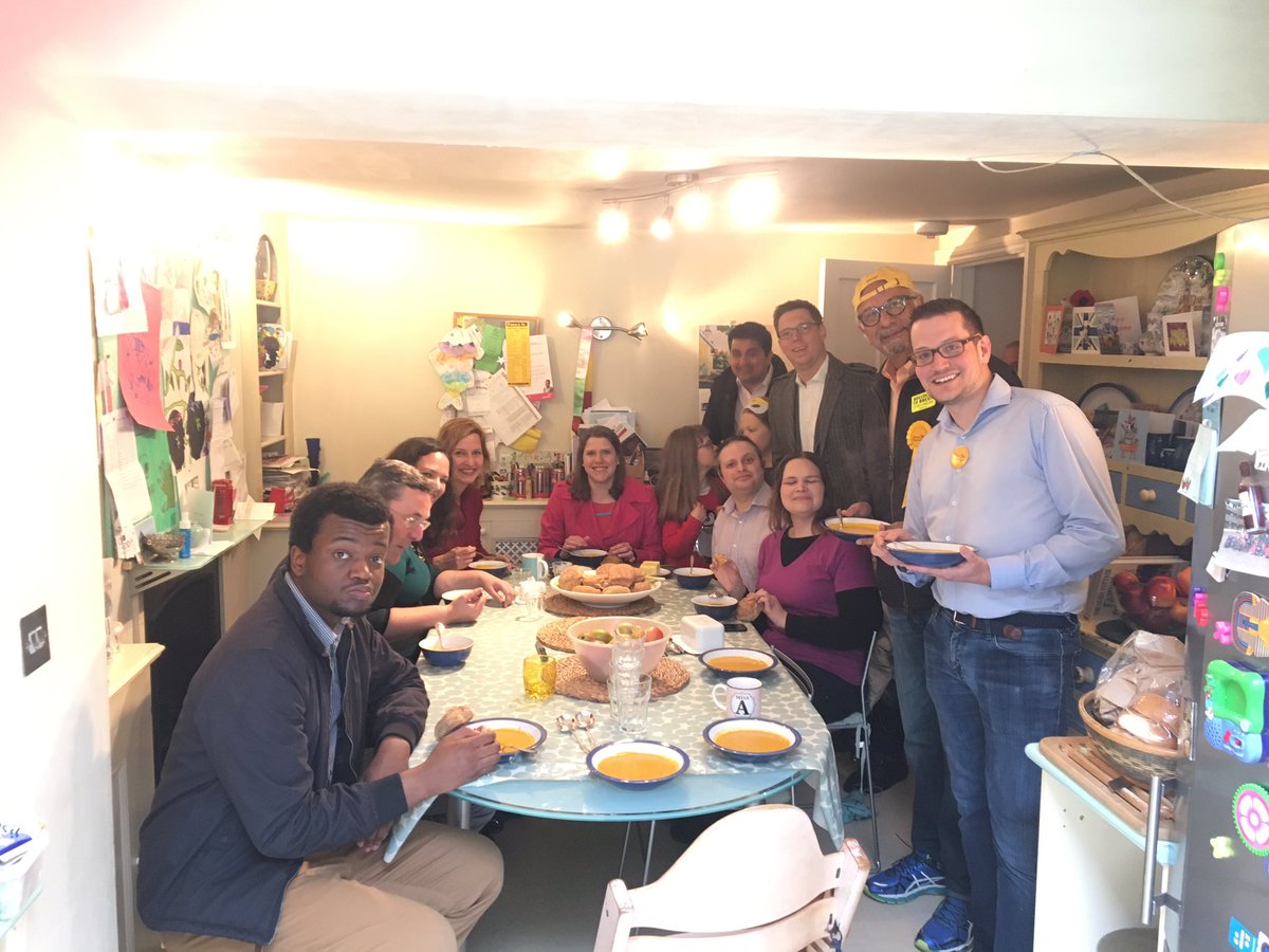 doublereds's tweet image. The #LibDemFamily are out in force today in Vauxhall - Kate Hoey&apos;s backyard - with @joswinson and @LambethLibDems in spreading the message that their MP should listen to the 77.6% of her constituents who voted to #Remain.

Every vote for @LibDems is a vote to #StopBrexit. 🇪🇺🔶
