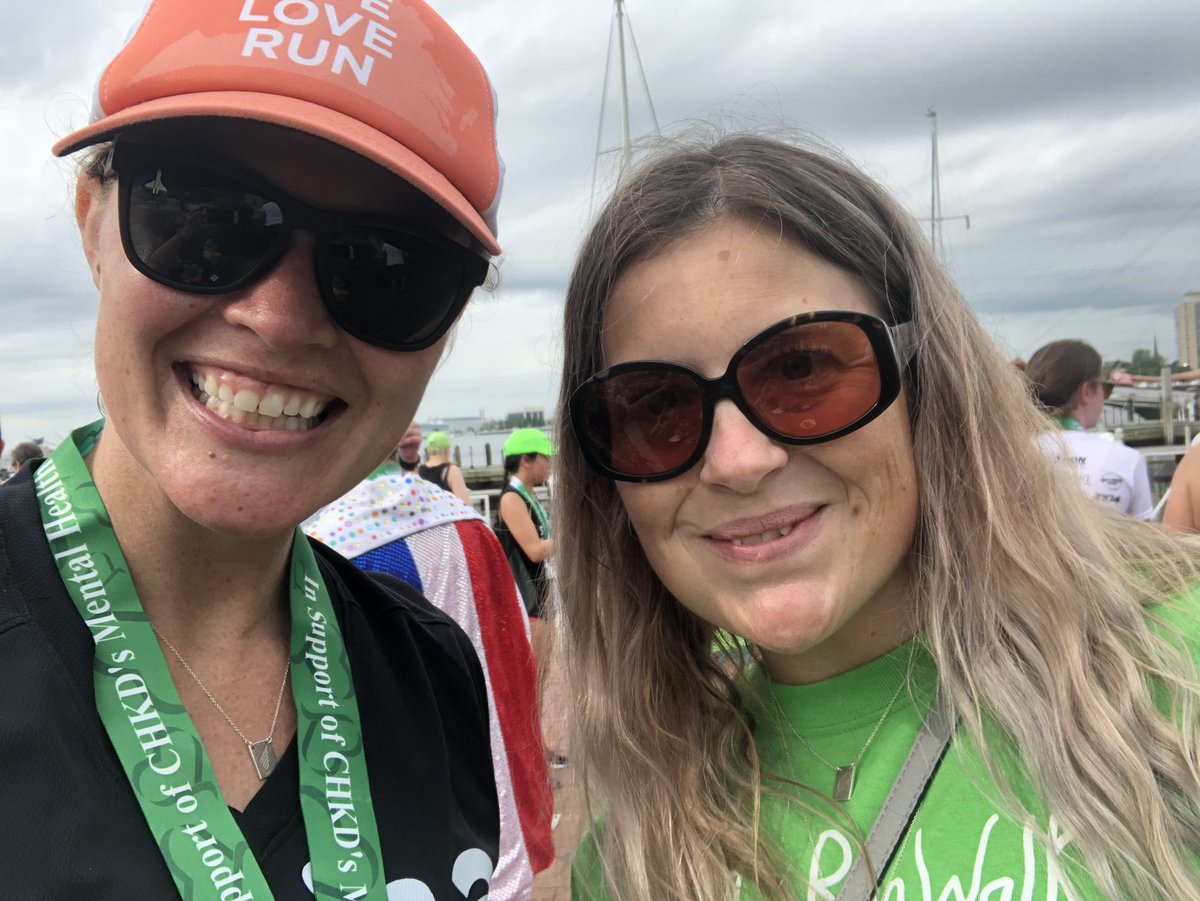 twinjamom's tweet photo. Super fun morning running the @_CHKD 8k! Kiddos had fun seeing their heros, and I got to see some heros of my own! #liveloverun #trainjanda ππ½ββοΈ https://t.co/crxundHkrk