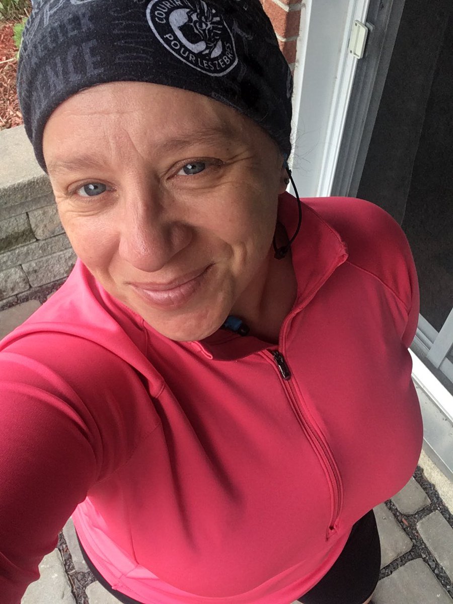 Polluxe's tweet photo. Aujourd’hui je devais 2x500m . That‘s it 🤷‍♀️😂 Alors j’ai décidé d’y aller « all-in » 🙌 Damn! Jamais j’aurais pensé pouvoir courir ce pace ! 😱 Bon on s’entend que j’étais déjà à boutte mais 😂😂 Entraînement de 5min top chrono 😂 #equipeformidable #courezottawa2019 #cplz2019 https://t.co/XOiQNV2DXd