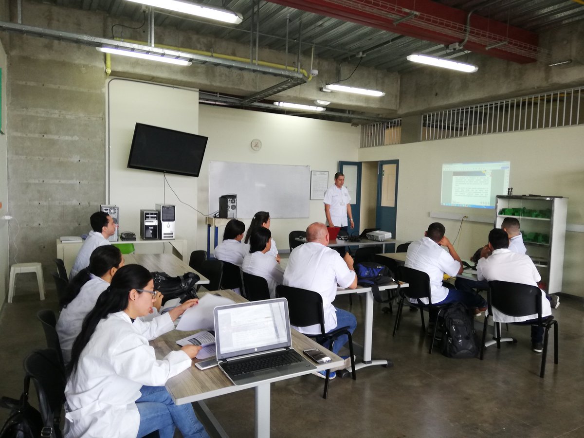 arbeyrobles1981's tweet photo. 2 Practica #EnsamblePC2019 @UnadccavNeiva , Practicando con #instalacion #Sistemas #Dual #computadores @carocalleve, @RedestUNAD  @ClaudioCamiloG1 @Alex_AparicioR @UniversidadUNAD @johnfmontes  @ECBTI_Neiva @AMendezGonza https://t.co/i6kMG9FT9E