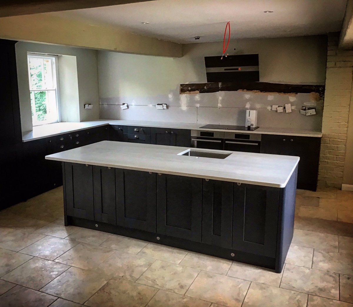 NashStoneUK's tweet photo. ๐ฅ SlabTech 30mm Marmo Bianco ๐ฅ
Stunning island top with a breakfast bar
Yet again a lovely communal kitchen ๐๐ฝ
Supplied by @SheridanWorktop
Installed by @NashStoneUK
#kitchenworktops #kitchenrenovation #kitchenremodel #kitcheninspiration #slabtech #slabtechworktops https://t.co/gaHFXicTKy