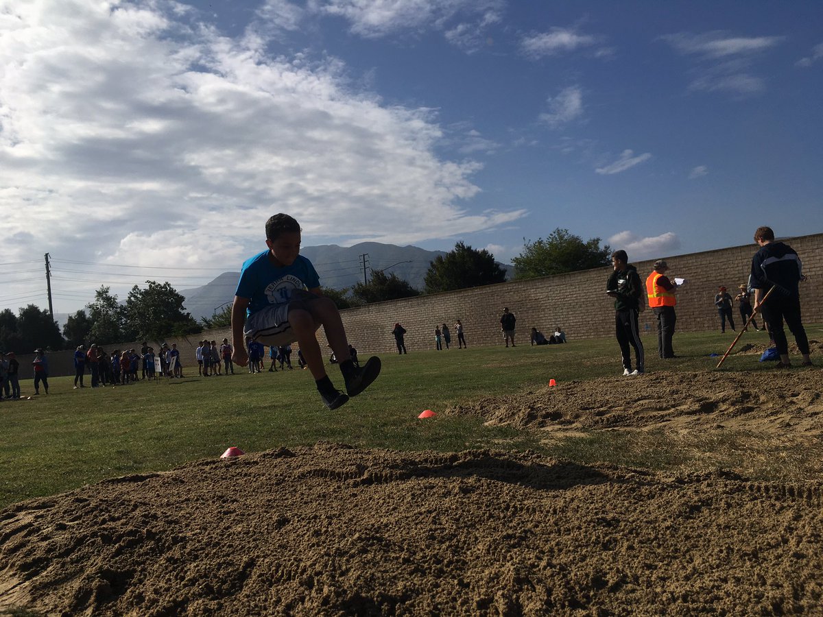 TLSHawks's tweet photo. Track Team! Wishing all participants at the Camarillo Rotary Hap Rapp Memorial Track Meet a wonderful day! Big thanks to our parent volunteers and Mrs. Seth-Hunter for organizing and preparing our team. Go Hawks! #PVProud #TeamHawk https://t.co/1aHDJ43FuH