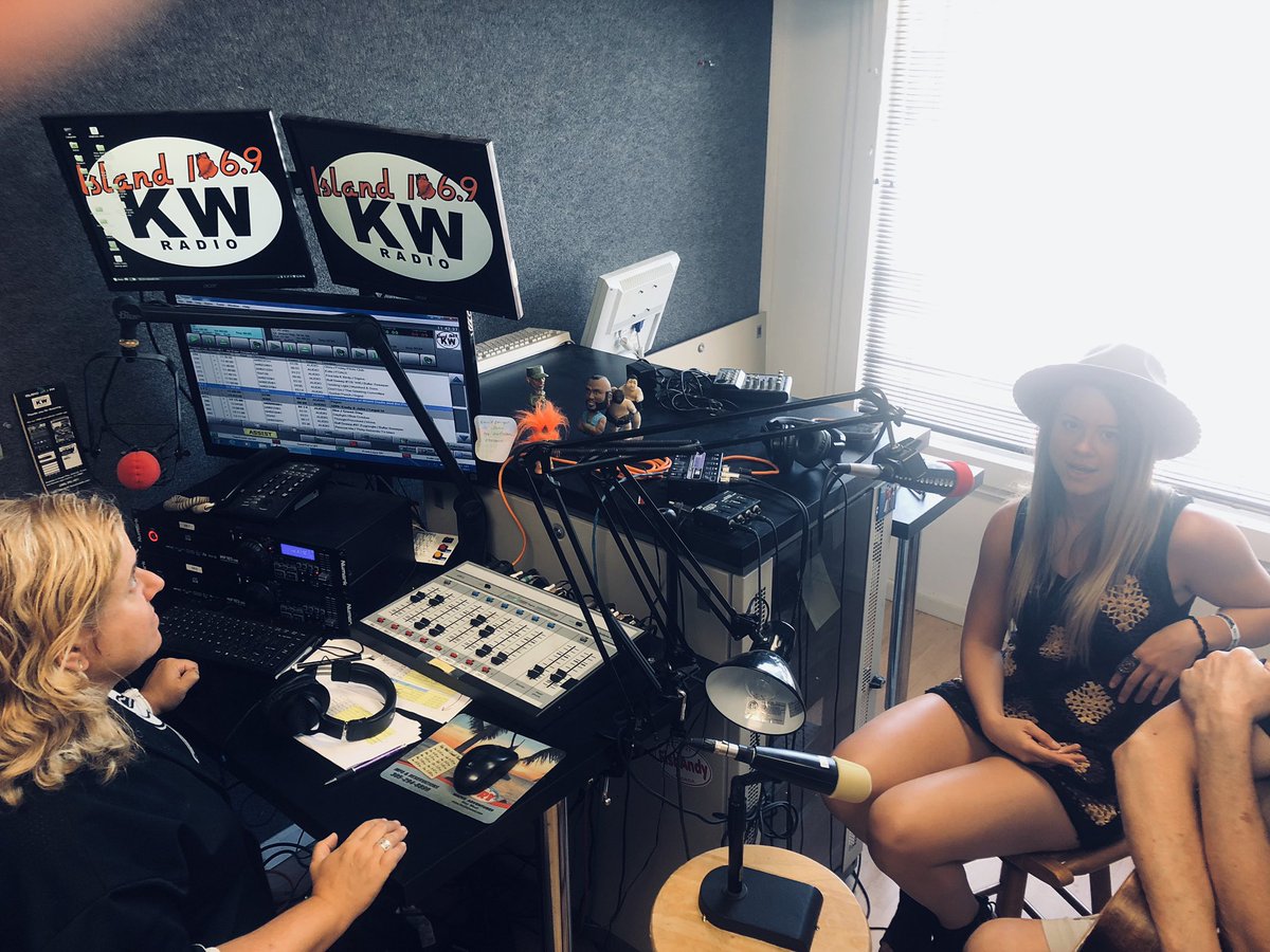 ChristinaTMusic's tweet image. Big thanks to @island1069 for having me on the show and for spinning “Settin’ Myself In Fire” #KeyWest #KWSWF #CountryMusic