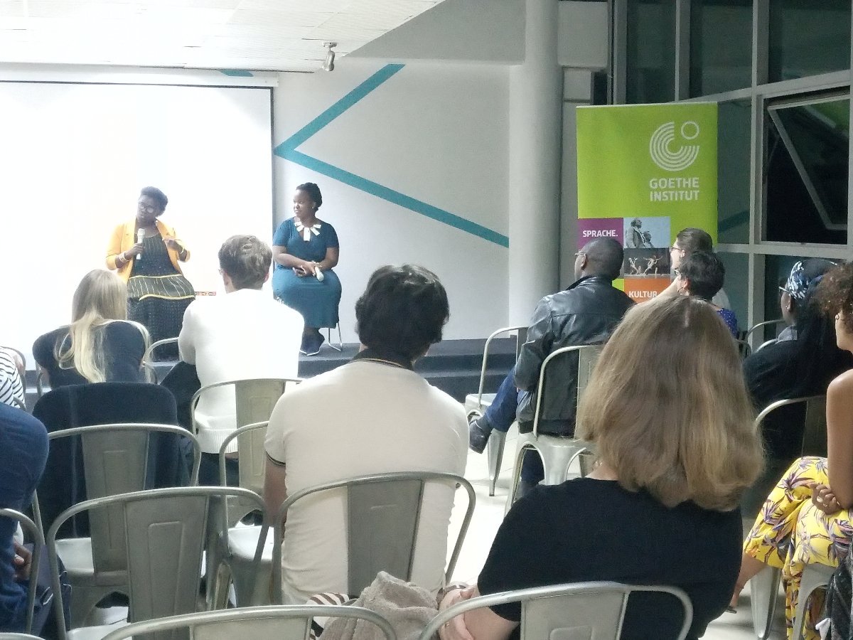 HuzaPress's tweet photo. @DonnaTruly has started us off, and @louiseumutoni, founder and director of Huza Press has given her welcome speech. But you can still come join us at @KigaliLibrary.
#KigaliLit #KigaliNights #ongoingevent #JenniferNansubugaMakumbi #my250 #Kintu https://t.co/XEZvhiBKY7
