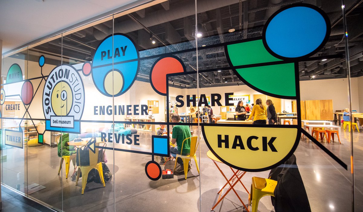 BellMuseum's tweet image. If there was a problem⁣
Yo, I&apos;ll solve it...⁣
Check out some books while my DJ revolves it⁣
⁣
#SolutionStudio book nook brought to you by @umnlib! 📚🧐 #gophersummer #umnproud