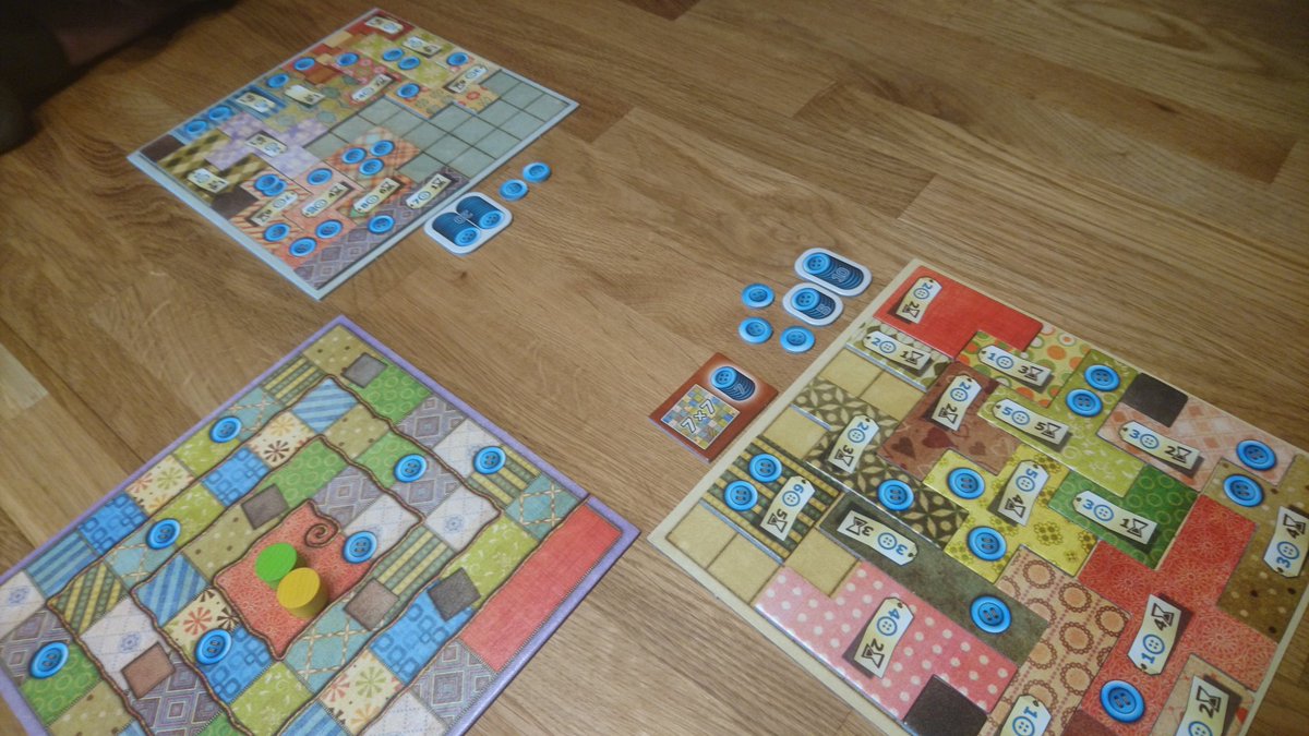 MissBayBee_de's tweet photo. Als Absacker kamen dann #KakerlakenPoker, #Patchwork und #Memoarr auf den Tisch. https://t.co/Hx76tJ2cZZ