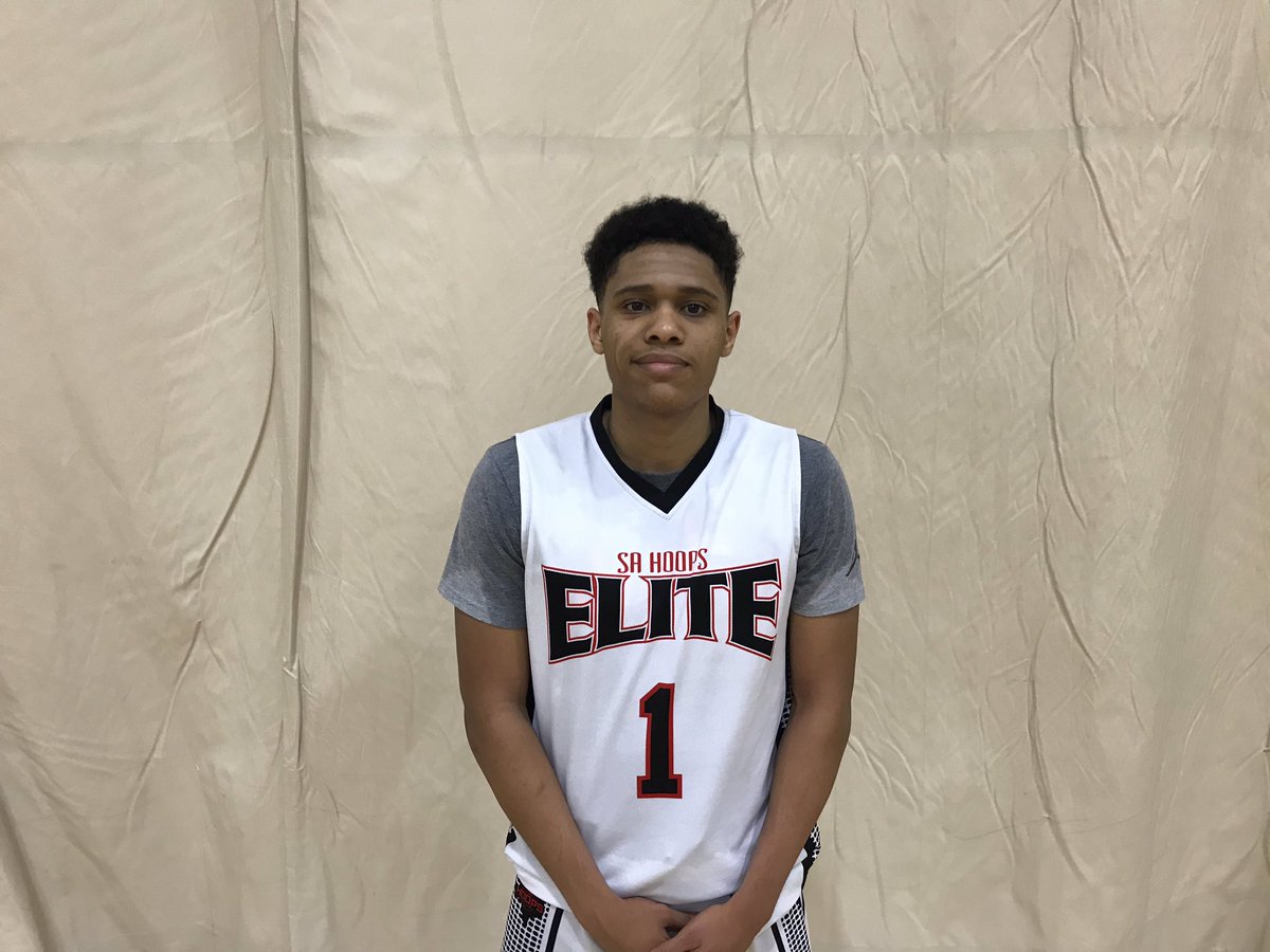 TexasHoopsGASO's tweet photo. #SanAntonioGASO @IsaiahHalliB turned in an inspired 27-point performance for @SAHoopsElite in a narrow loss to Drive Nation-Shelby. Quick scoring PG that comes up with lots of steals on defense #TexasHoopsGASO https://t.co/lH7ie0GeAu