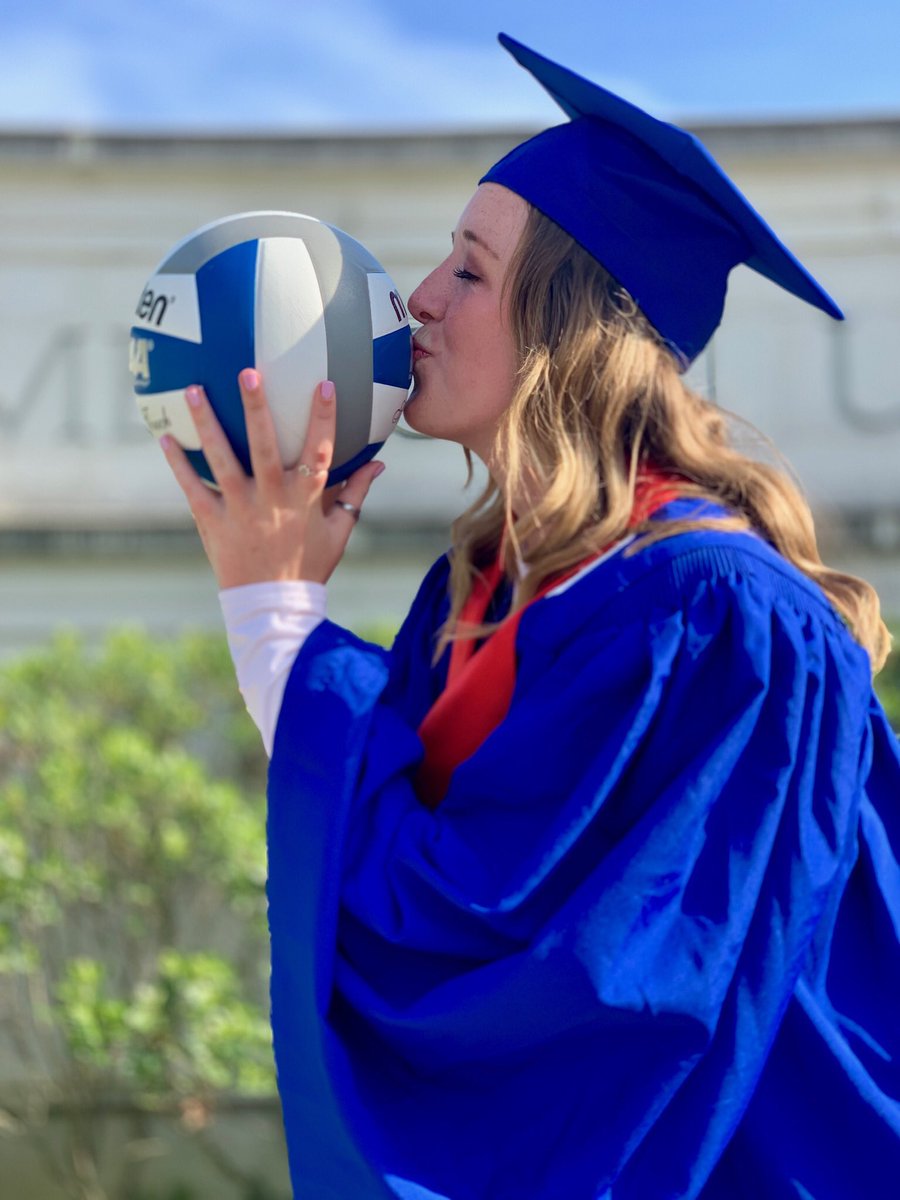 Kissing AU and volleyball goodbye #2019AUGrad