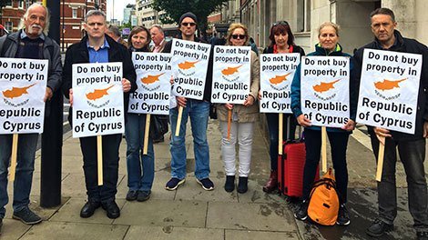 Cyprus_PropNews's tweet photo. Protest at Olympia property exhibition #aplaceinthesunlive #landslippage #limnes #protest #SwissFrancloans https://t.co/zGrvaLra0M https://t.co/25i5fZ0NuW