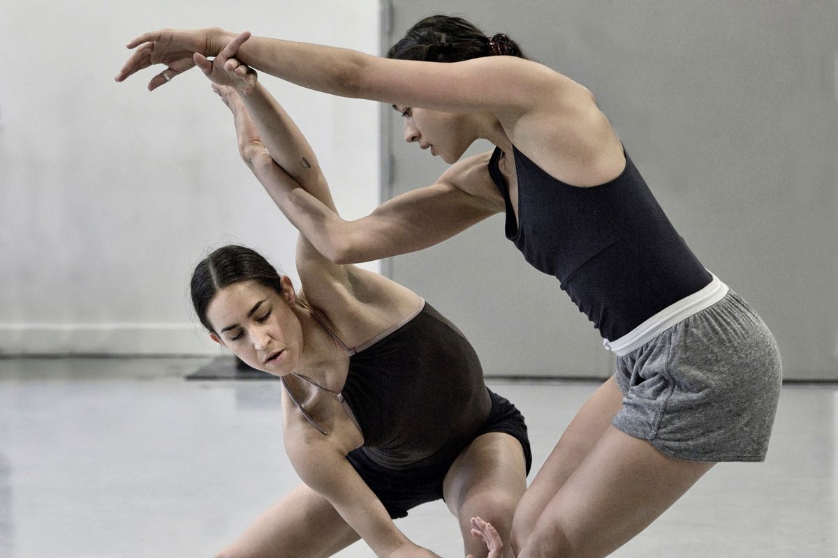 BalletBC's tweet photo. Tonight is our final performance of Program 3 and our final performance of the 2018/2019 season! Come celebrate with us at the @QETheatre! Last minute seats are still available 〰️ https://t.co/JFNCIG1i35
 #balletbcprogram3 #yvrarts https://t.co/jsG2e7S40M