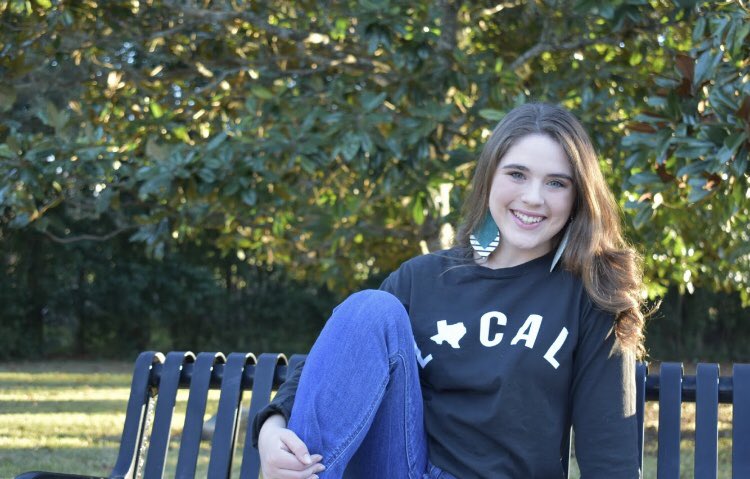 maggpigg's tweet photo. Out of student loans and tree house homes we all would take the latter🎓 https://t.co/kSx6NfFwTE