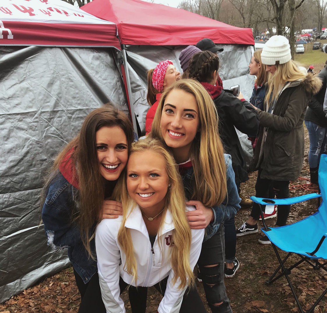 EmmaPawlik's tweet photo. happy birthday to one of my fav people🎉😘 you're the sweetest human being &amp; i can't wait for all of our memories next year!! i love you lots ashley wheat❤️❤️❤️ https://t.co/1CrP1eOo7M
