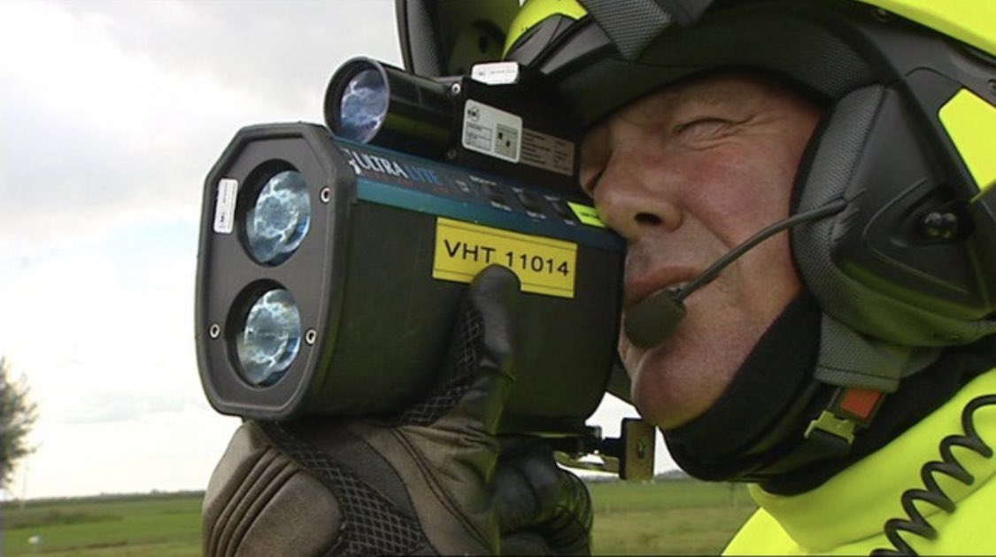 Snelheidsduivel met 152 km/u over Burgemeester Letschertweg in Tilburg bd.nl/tilburg-e-o/sn…