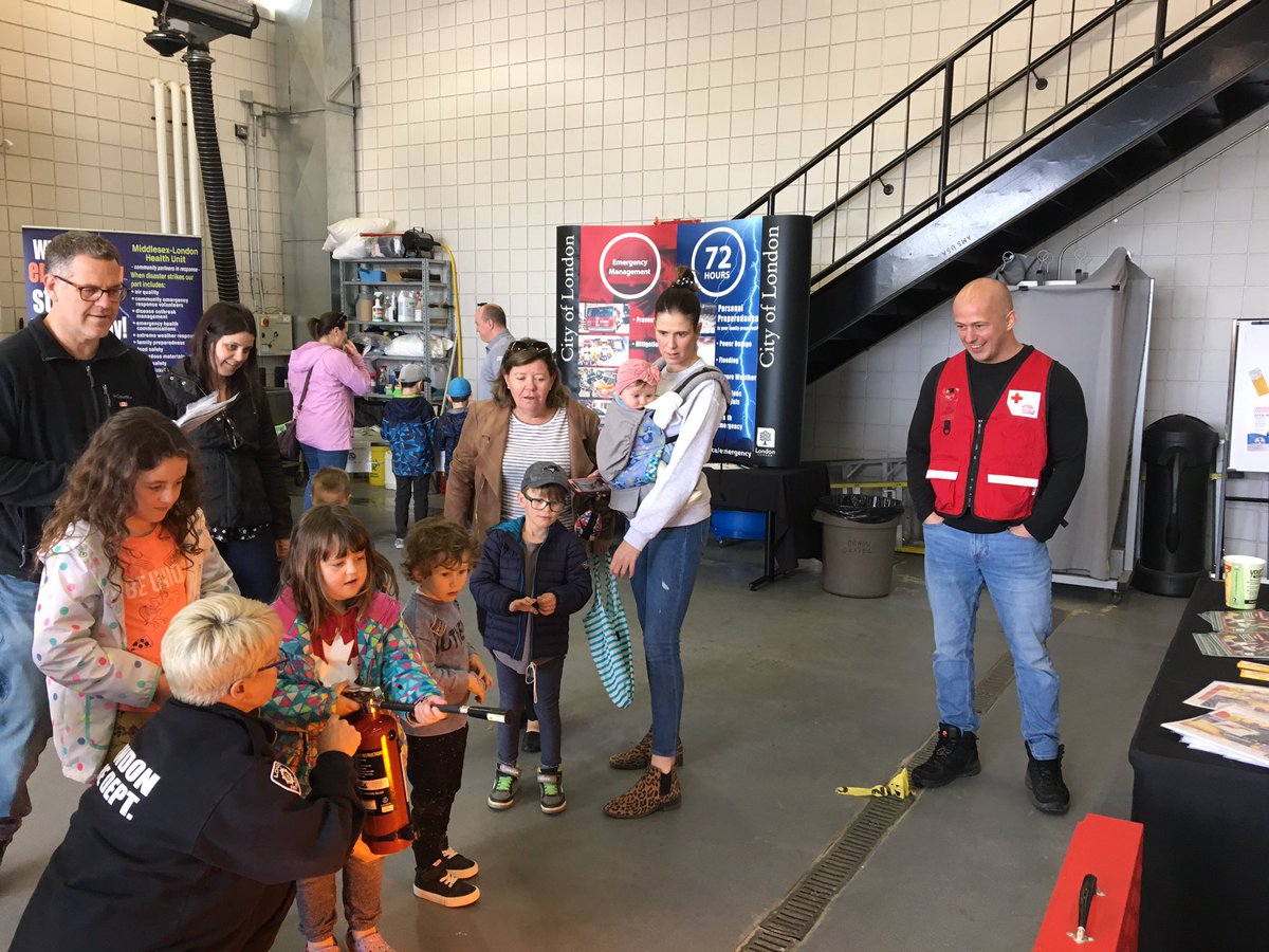 We’re having a great time connecting with the community and talking about emergency preparedness and fire safety. We’re here until 3 pm .. we hope you will drop by! 🚒🇨🇦 #ldnont #lfdont