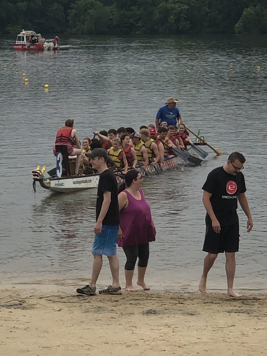 Jaybeertr's tweet photo. Dragon boat fun this morning! #rowraiders #differencemakers #pointmallard https://t.co/RaoqOuE70Y
