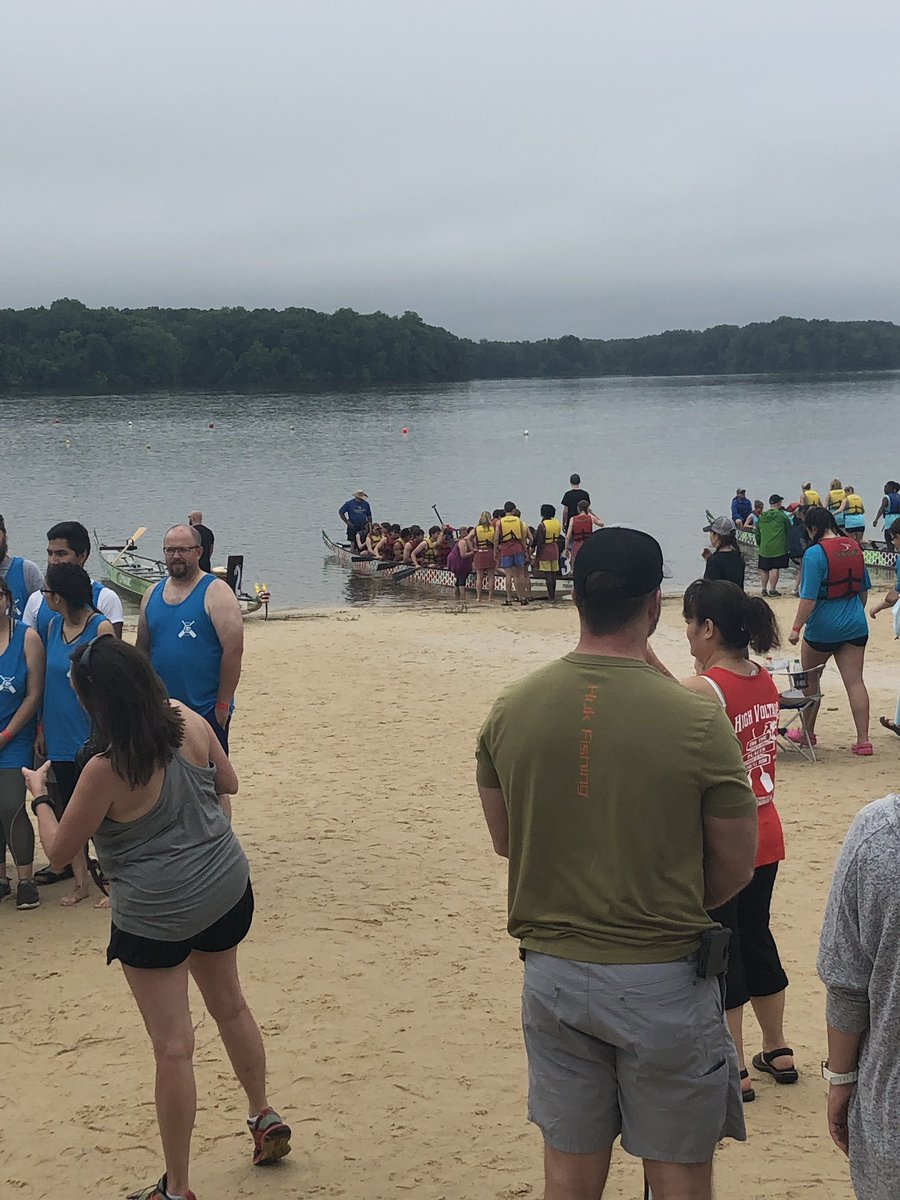 Jaybeertr's tweet photo. Dragon boat fun this morning! #rowraiders #differencemakers #pointmallard https://t.co/RaoqOuE70Y